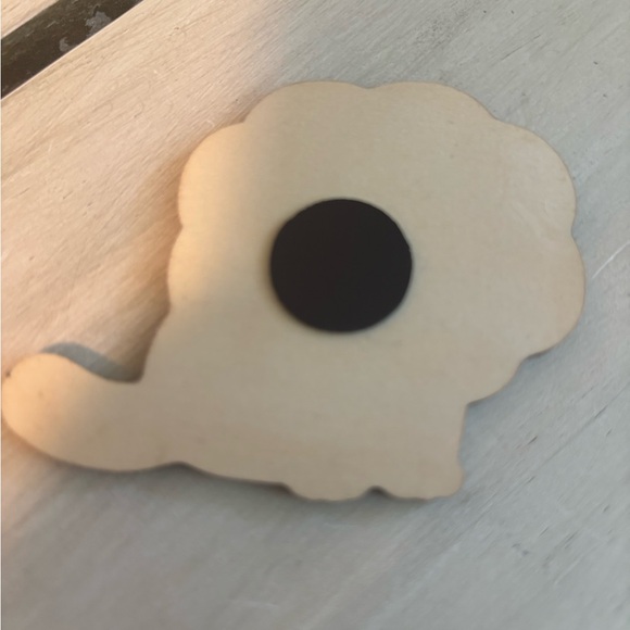 Cute Cat Magnet with Yellow Flower - Picture 2 of 2